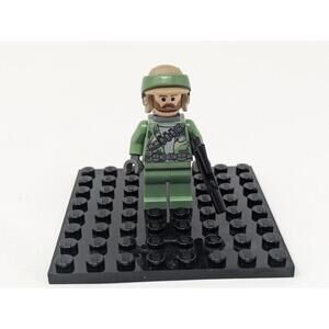 Lego Star Wars Minifigures - Endor Rebel Commando 8038 sw0240